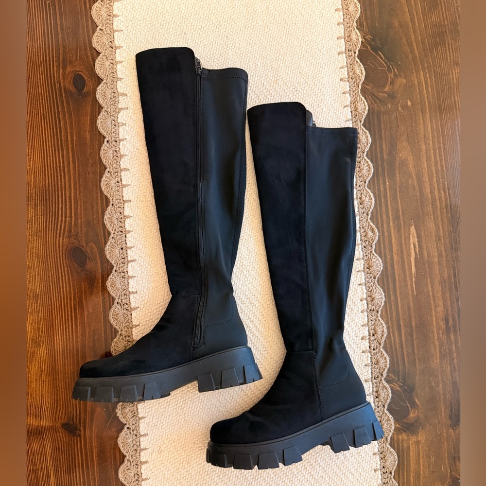 Rouge black over the knee Lug boots Sz 9